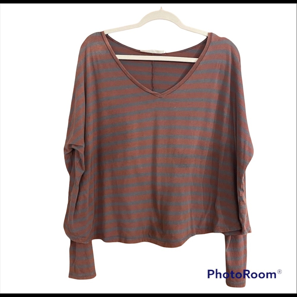 Doubelzero v-neck grey and maroon stripes long sleeve size large.